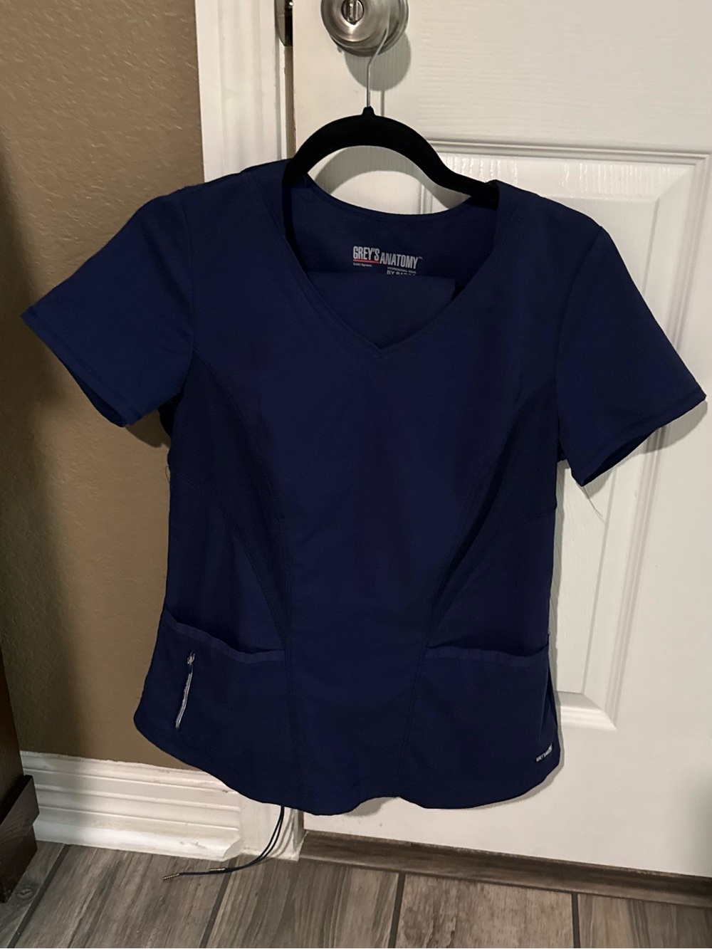 Grey's Anatomy Women's V-Neck Scrub set in Navy